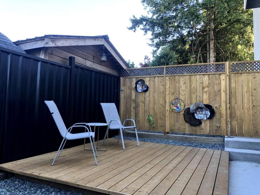 Gorgeous 2 Bedrooms Suite Private Entrane With Patio-Free Parking Maple Ridge 外观 照片