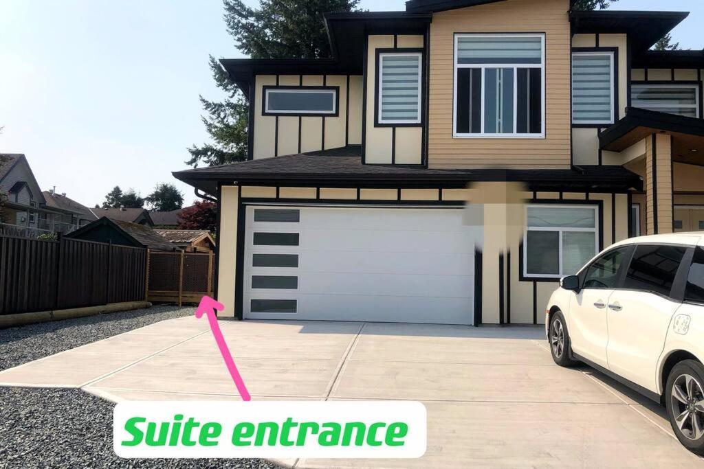 Gorgeous 2 Bedrooms Suite Private Entrane With Patio-Free Parking Maple Ridge 外观 照片